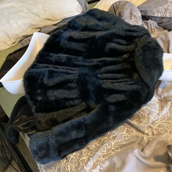 Fashioned in Tudor City by Malden Mills Cape Wrap Faux Fur Size Med Circa 1960’s - Picture 8 of 11